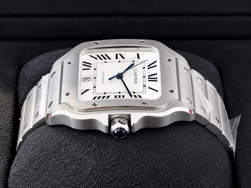 Orologio di lusso nella custodia nera
